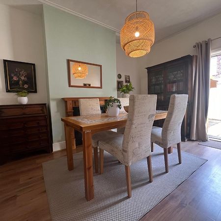 2025 Award Winner Liverpool Strawberry House - 3 Bedrooms Bagian luar foto