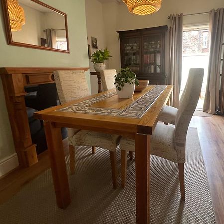 2025 Award Winner Liverpool Strawberry House - 3 Bedrooms Bagian luar foto