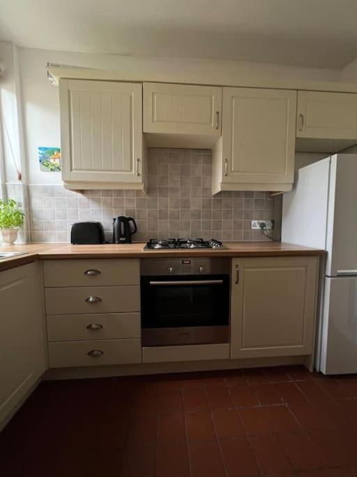 2025 Award Winner Liverpool Strawberry House - 3 Bedrooms Bagian luar foto