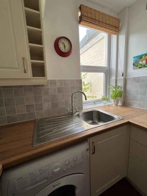 2025 Award Winner Liverpool Strawberry House - 3 Bedrooms Bagian luar foto