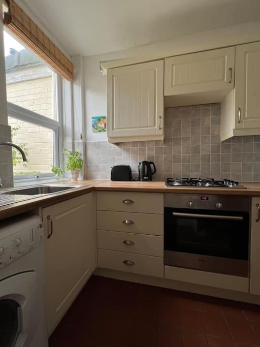 2025 Award Winner Liverpool Strawberry House - 3 Bedrooms Bagian luar foto
