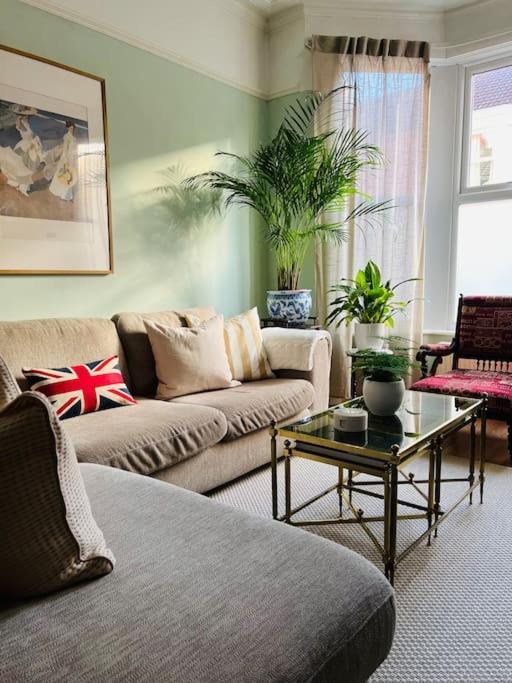 2025 Award Winner Liverpool Strawberry House - 3 Bedrooms Bagian luar foto