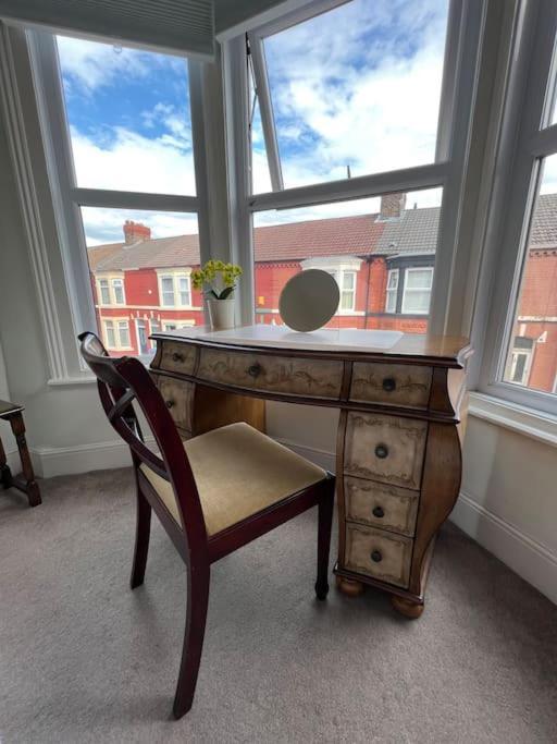 2025 Award Winner Liverpool Strawberry House - 3 Bedrooms Bagian luar foto