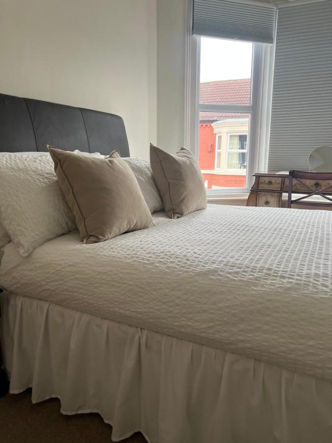 2025 Award Winner Liverpool Strawberry House - 3 Bedrooms Bagian luar foto