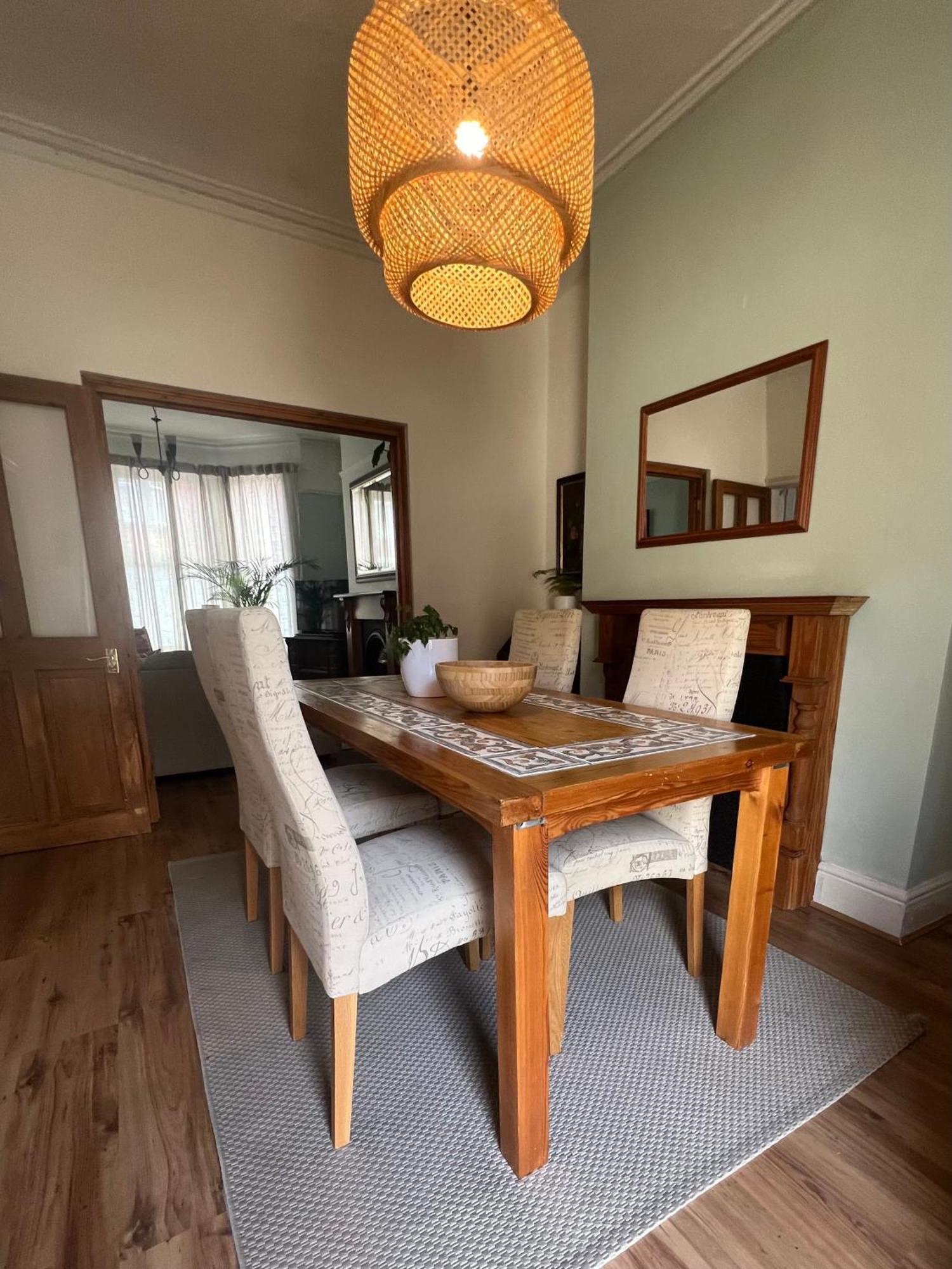 2025 Award Winner Liverpool Strawberry House - 3 Bedrooms Bagian luar foto